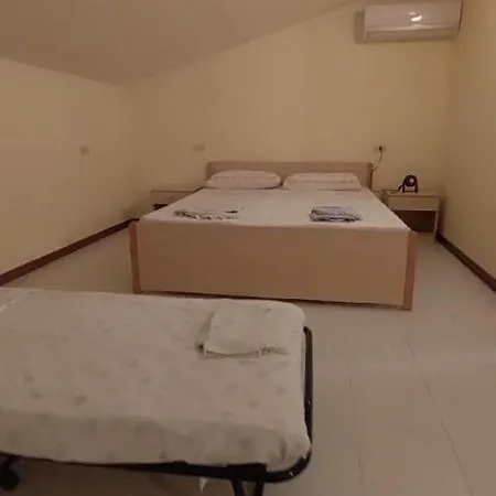 Casa Schiera Lecci Apartment
